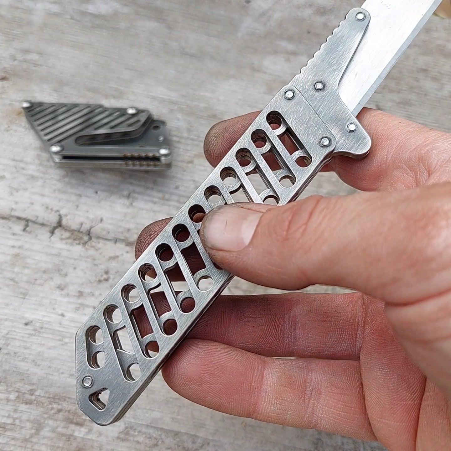 TD Fixed Blade Large Utility Knife - Slots