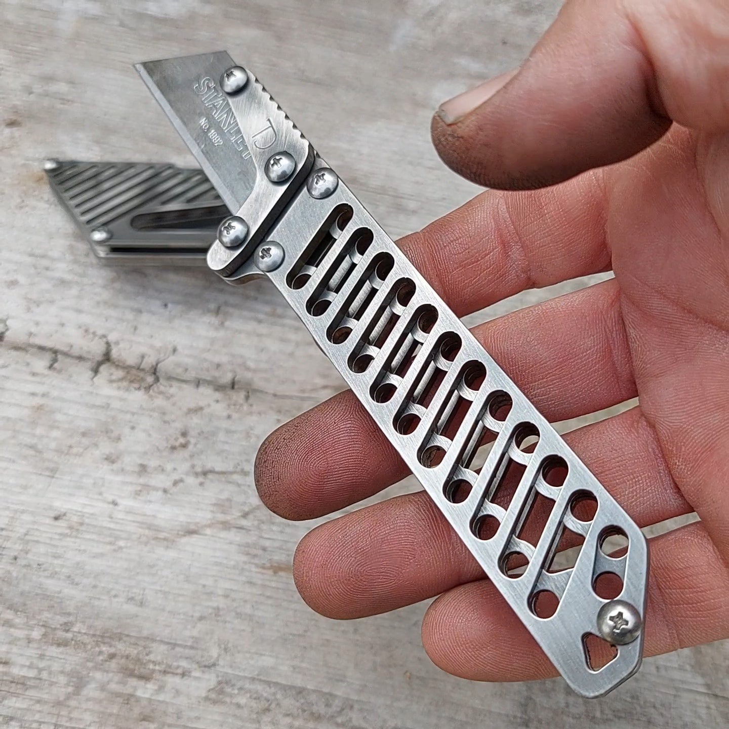 TD Fixed Blade Large Utility Knife - Slots
