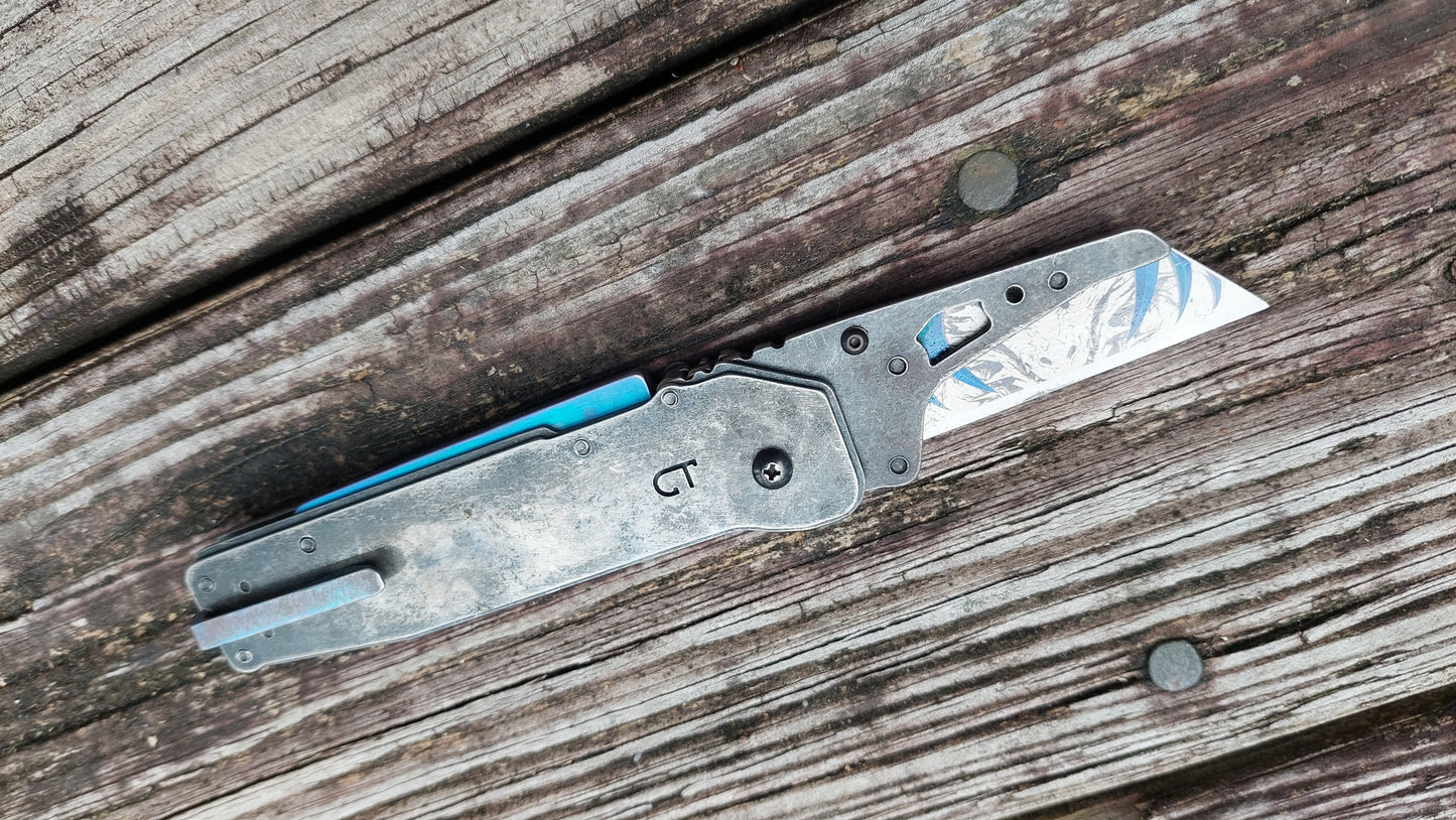 Teale Designs Tools Utility Folder - Tumbled Blackend Blue Ano