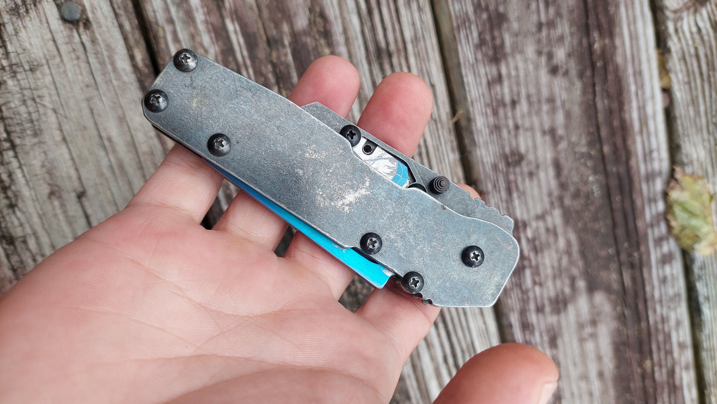 Teale Designs Tools Utility Folder - Tumbled Blackend Blue Ano