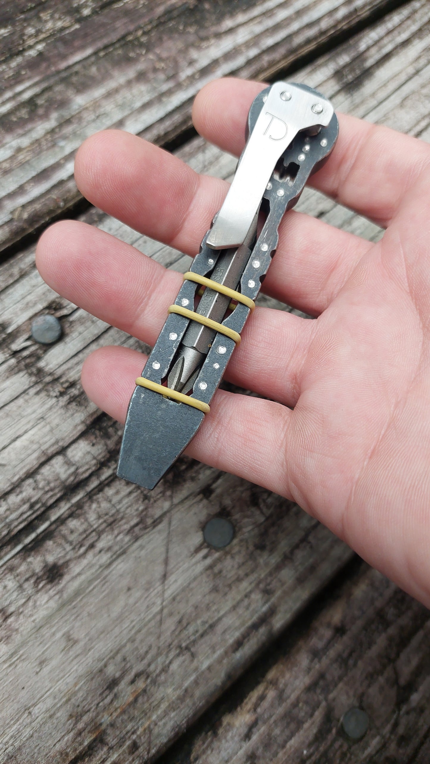 TD Stainless Steel Pry Bar - Blackened Dimpled Skull Pry