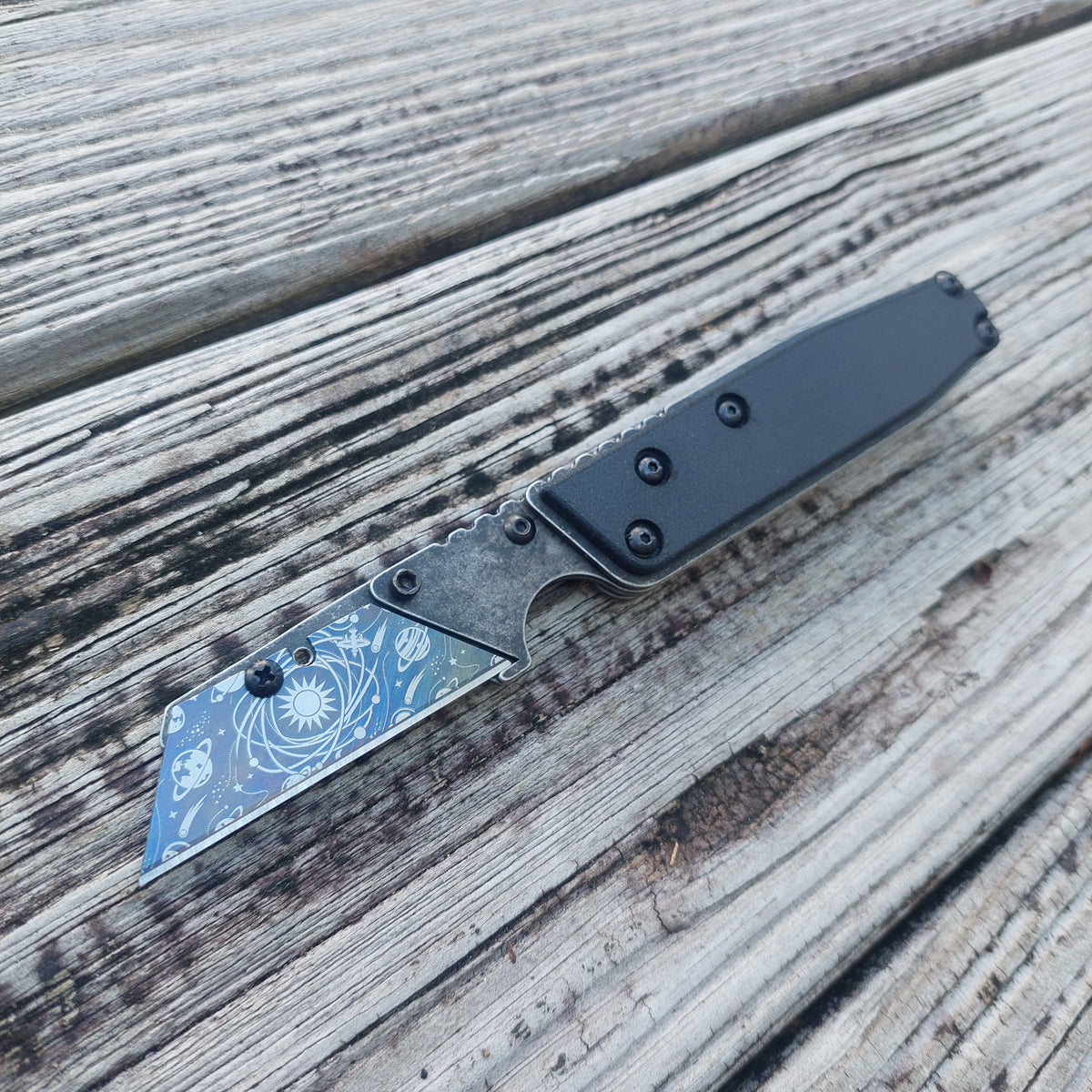 TD Tools Utility Knife Old Skool Friction Folder - Tumbled Black Oxide Carbon Fiber