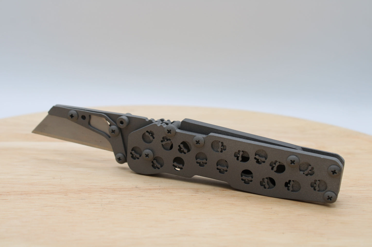 Teale Designs Tools Utility Folder - Stainless Bead Blasted Skulls