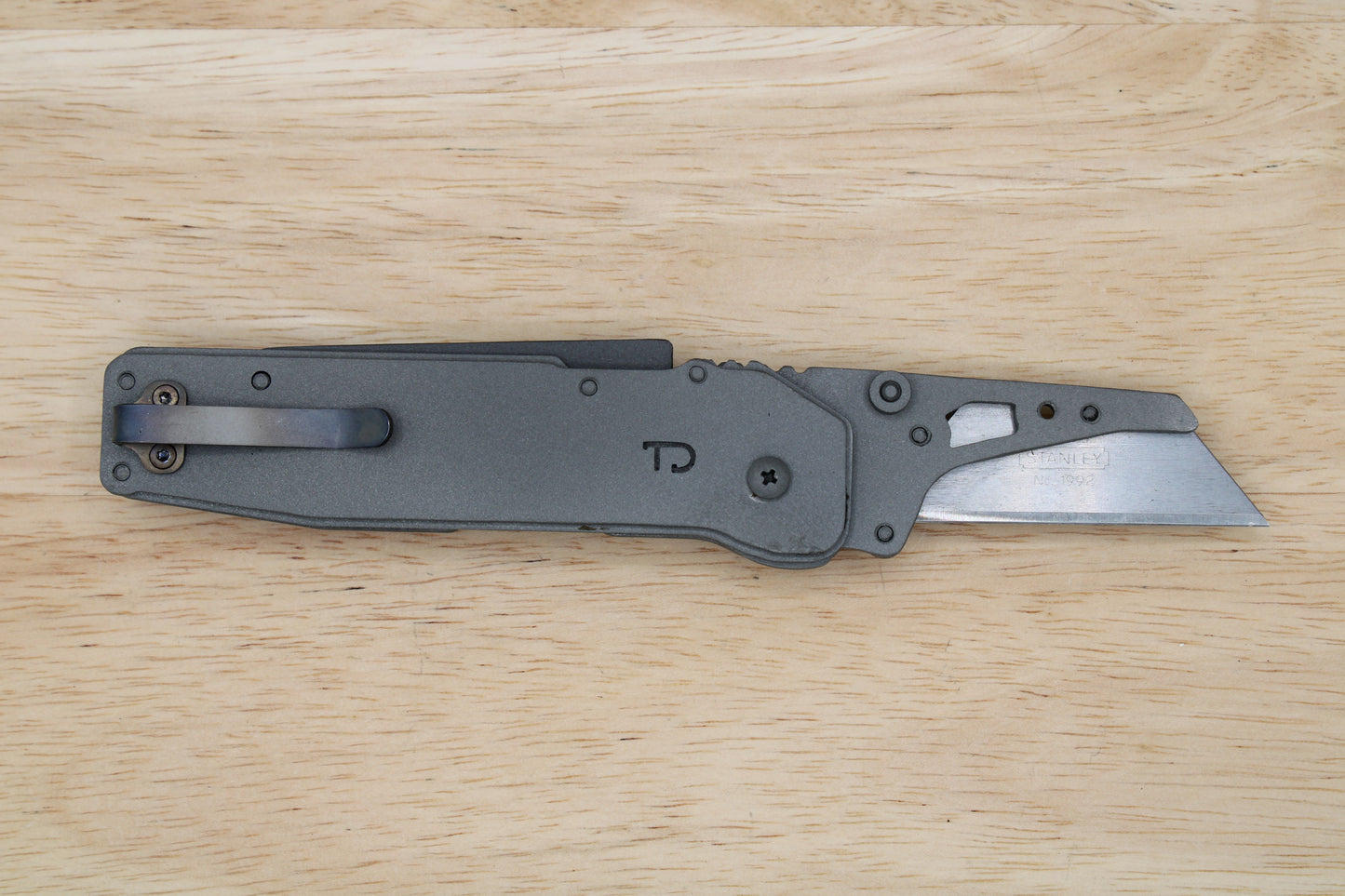 Teale Designs Tools Utility Folder - Stainless Bead Blasted Skulls