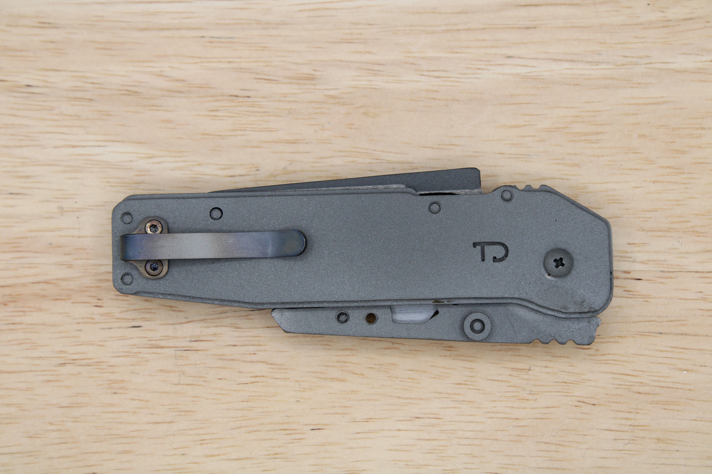 Teale Designs Tools Utility Folder - Stainless Bead Blasted Skulls